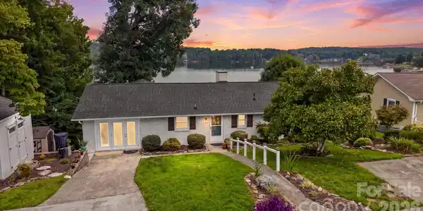 220 Lakeshore Lane