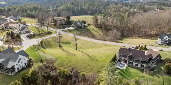 81 Gracie Lane