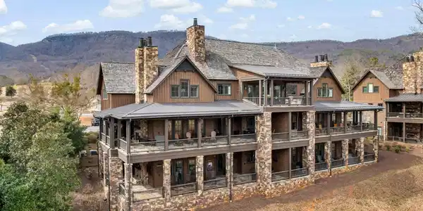 305 Clubhouse Lane