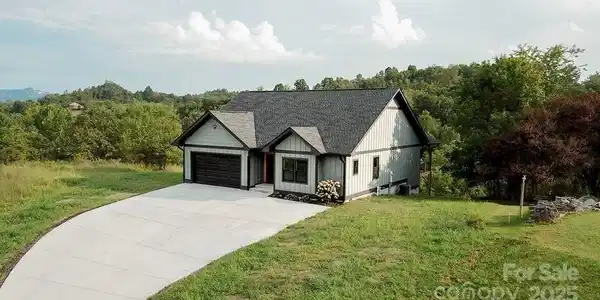 15 Woodchuck Cove