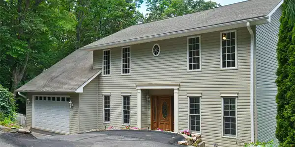 16 Skyview Court