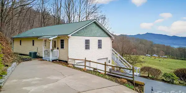 120 Mountain Mist Lane