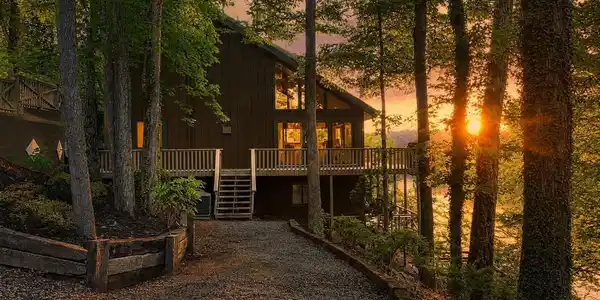 222 West Lake Drive N