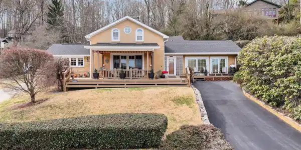 2113 S Lakeshore Drive
