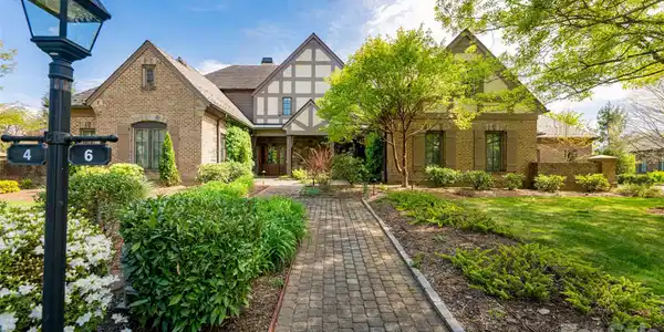 6 Golfside Court