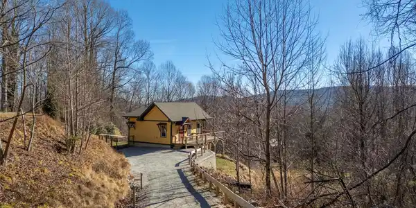 865 Frost Road
