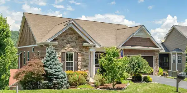 31 Headwater Drive