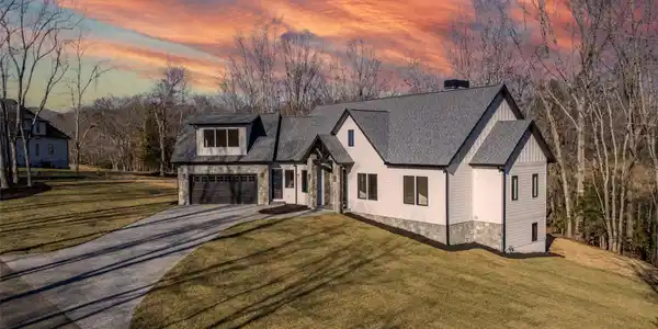 32 Thistle Lane