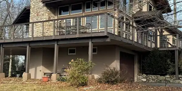 160 Crestwood Circle