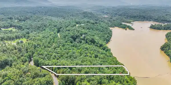 00 Lake Adger Parkway