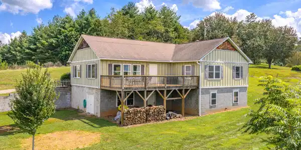 44 Crystal View Way