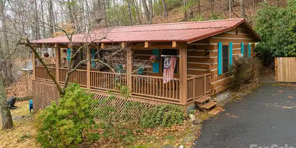 16 Rocky Glen Trail