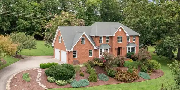 206 Bridle Path