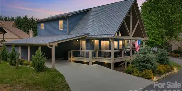 33 Indian Trace Road