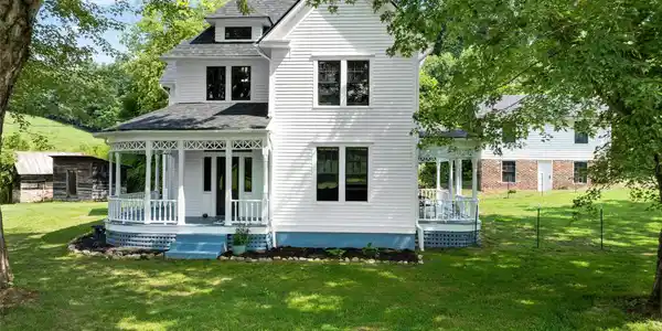5 Clarks Cove Road