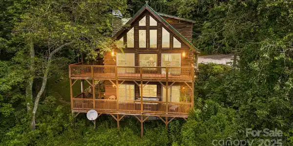 75 Donica View
