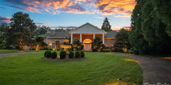 282 Hamilton Drive