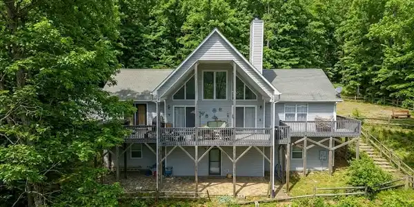 872 Mountainside Drive