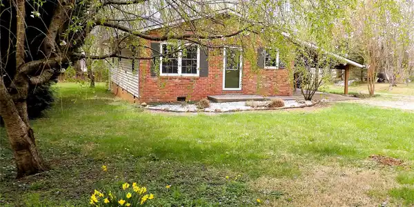 106 Pinetree Drive