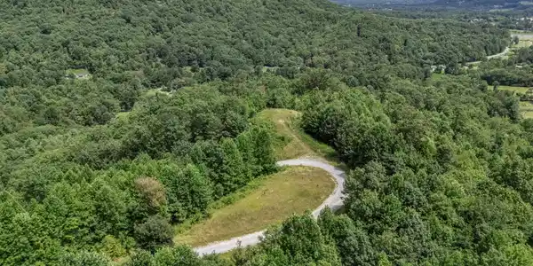 000 Climbing Road