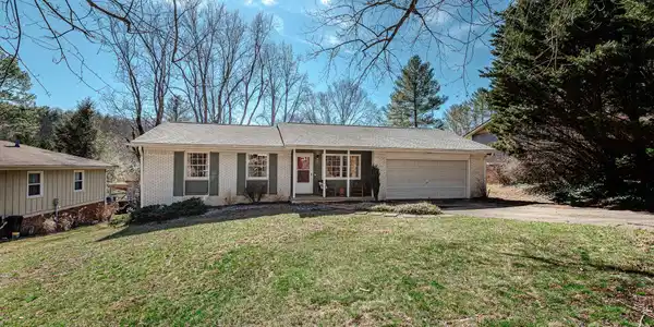 7 Brookcliff Drive
