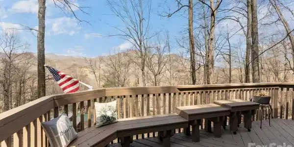 46 Hummingbird Drive