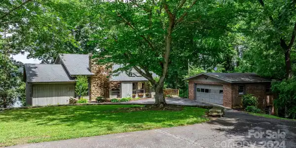 4749 16th Street Drive NE