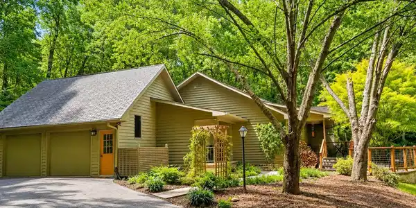 18 Rollingwood Road