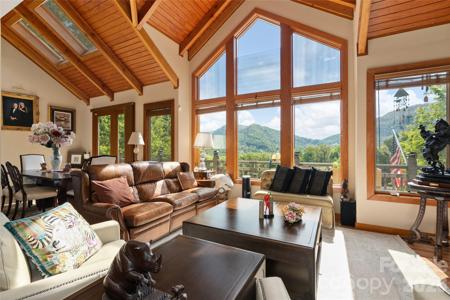 266 Hawks Crest Drive