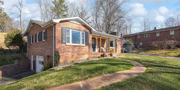 13 Eastwood Drive