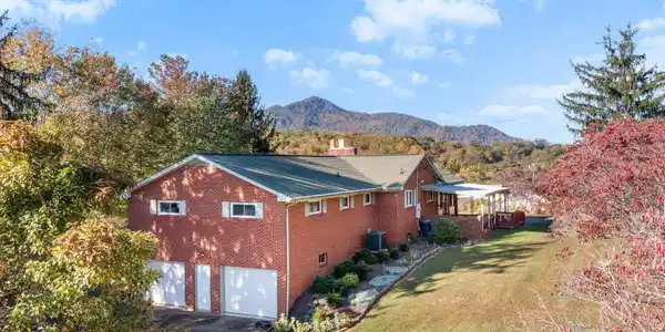 11 Aloha Circle