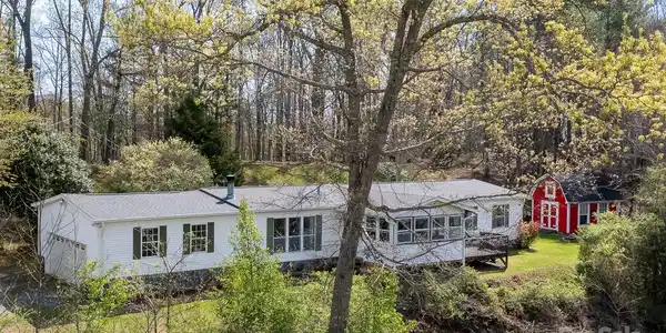 89 Mount Airy Road