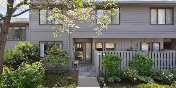 521 Crowfields Lane