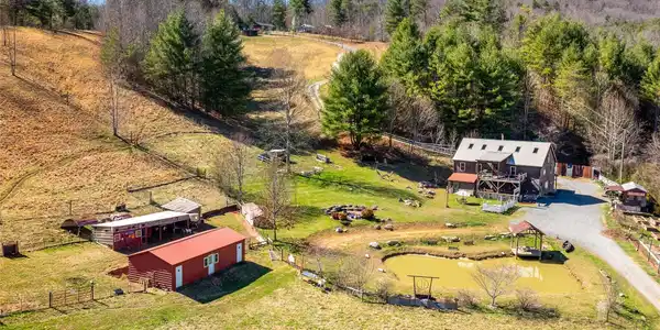 22 Frannys Farm Road