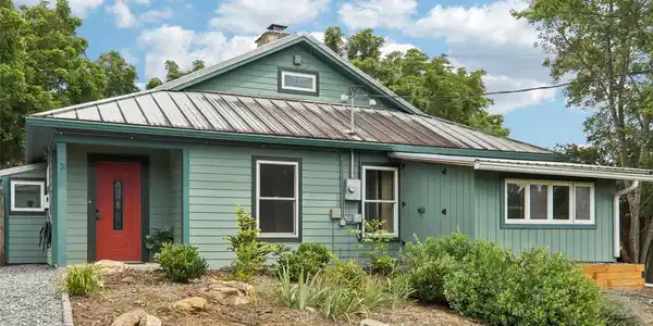 2 Briarwood Drive