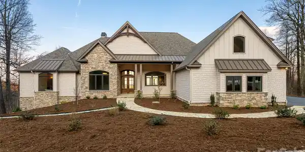 527 Falkirk Way