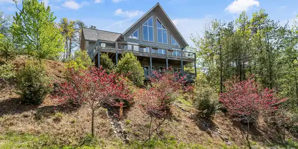 521 Waters Edge Drive