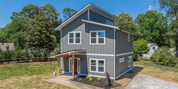 32 Oak Hill Road