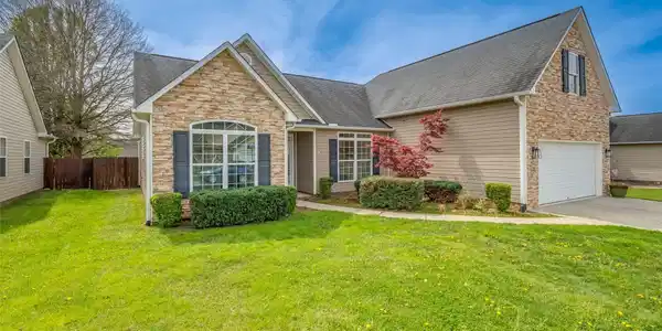 33 W Hiawassee Road