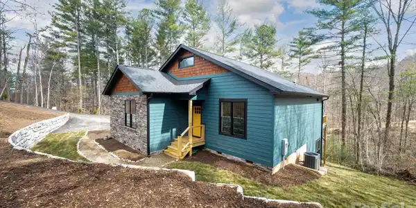 22 Deep Woods Road