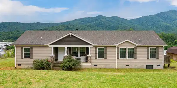 78 Hillcrest Drive