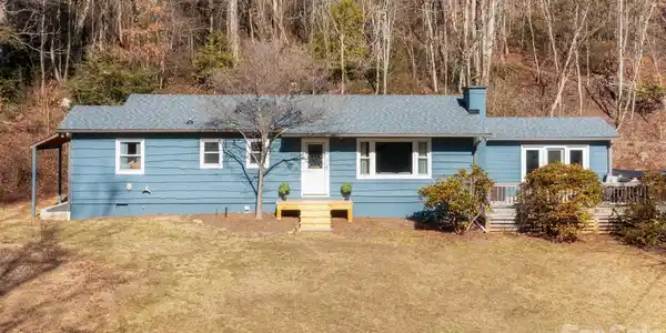 3 Valley Lane