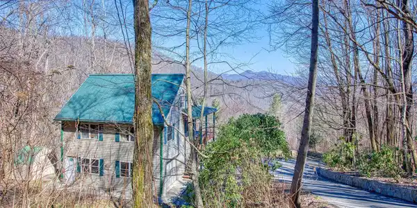 1463 Apple Creek Road