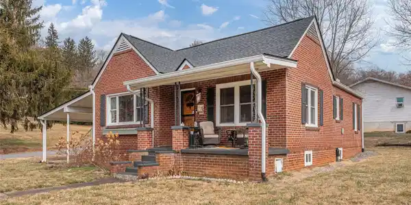 132 Maxwell Street