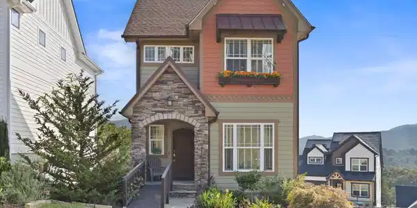 70 Tudor Way