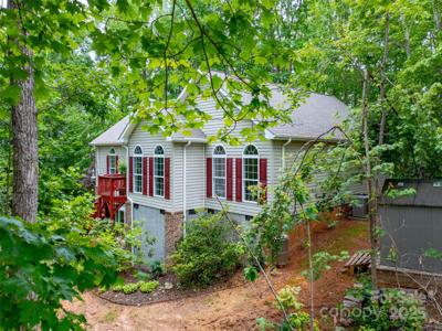 345 Ravenwood Lane