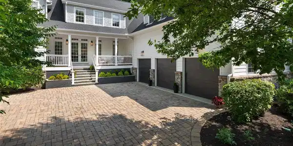 1910 Bearberry Lane