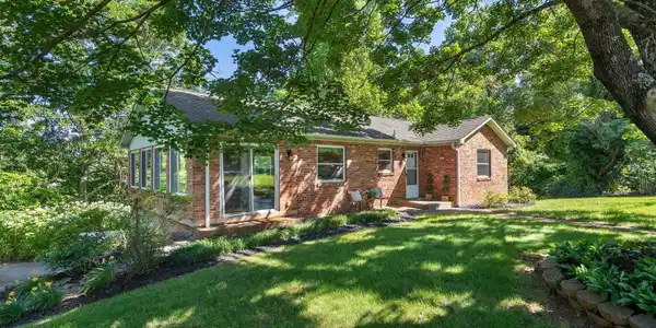 147 W Oakview Road