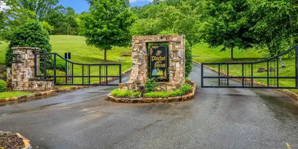 18 Giffords Lane
