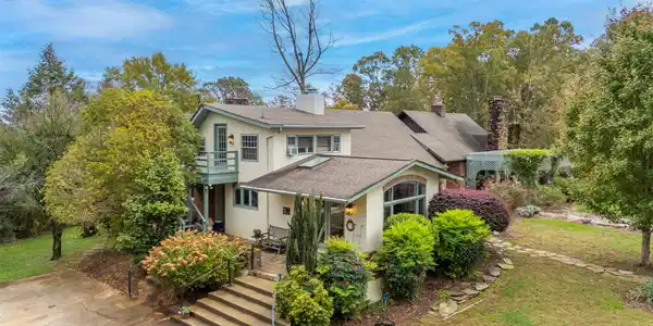 936 Golden Road